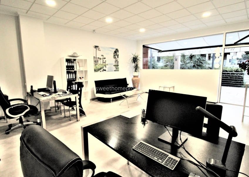 Erhverv til salg i Villamartin - € 179.999 (Ref: 10076811)