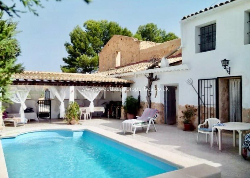 5 quarto Quinta/Casa Rural para venda em Pinoso com piscina garagem - 299 995 € (Ref: 10077227)