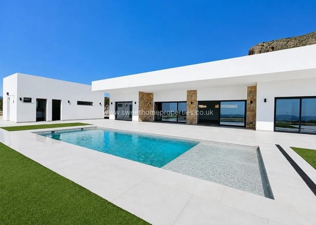 3 sovrum Finca/Hus på landet till salu i La Romana med pool garage - 599 950 € (Ref: 10088605)