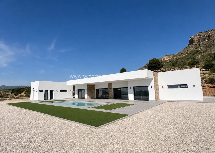 3 sovrum Finca/Hus på landet till salu i La Romana med pool garage - 599 950 € (Ref: 10088605)