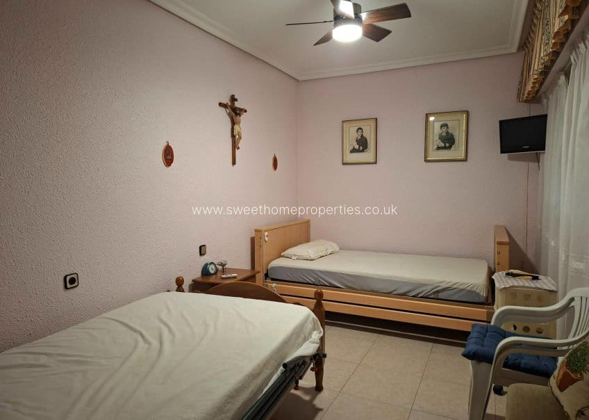 4 slaapkamer Appartement te koop in Alicante stad - € 186.000 (Ref: 10113498)