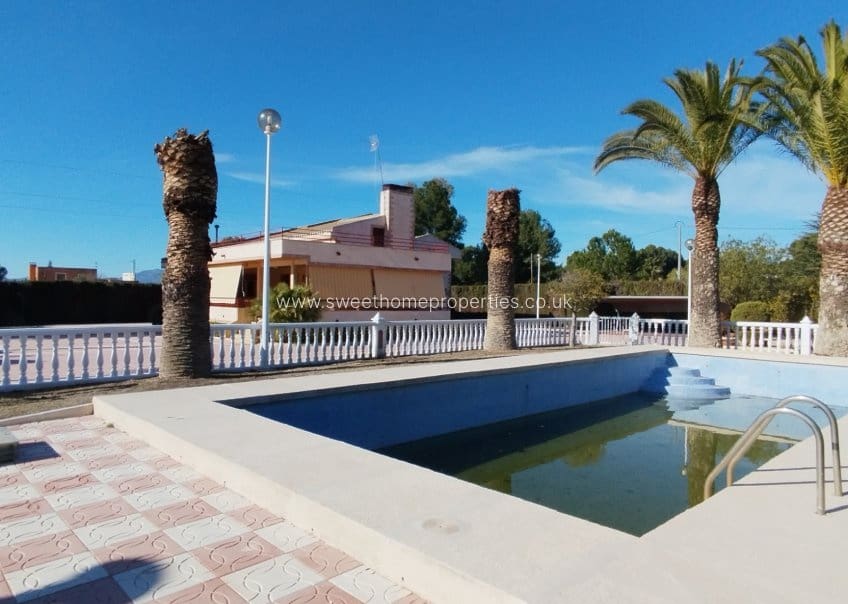 3 soveværelse Finca/Landehus til salg i Sax med swimmingpool garage - € 525.000 (Ref: 10135214)