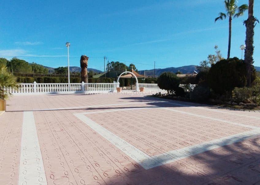 3 soveværelse Finca/Landehus til salg i Sax med swimmingpool garage - € 525.000 (Ref: 10135214)