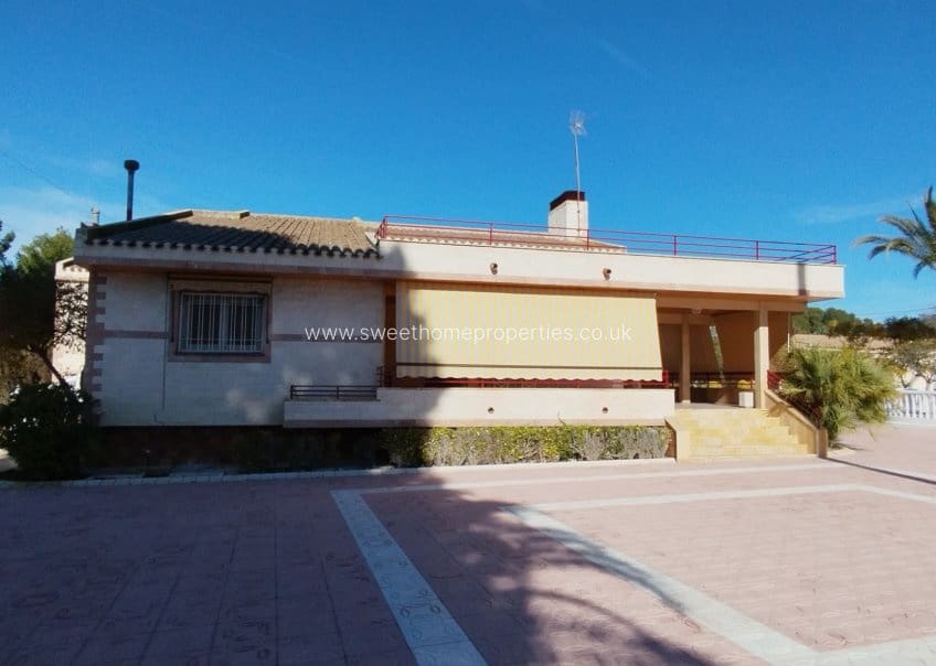 3 soveværelse Finca/Landehus til salg i Sax med swimmingpool garage - € 525.000 (Ref: 10135214)