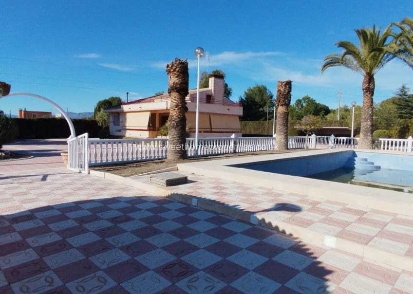 3 soveværelse Finca/Landehus til salg i Sax med swimmingpool garage - € 525.000 (Ref: 10135214)