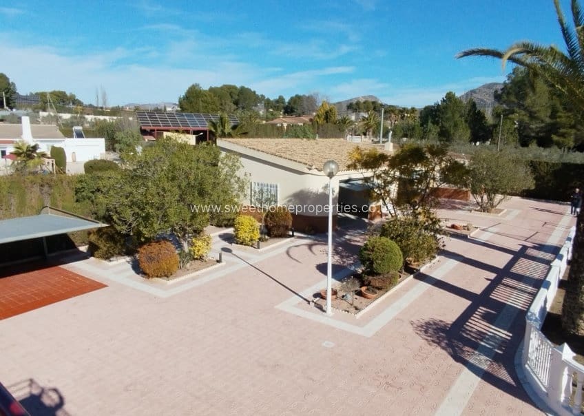 3 soveværelse Finca/Landehus til salg i Sax med swimmingpool garage - € 525.000 (Ref: 10135214)