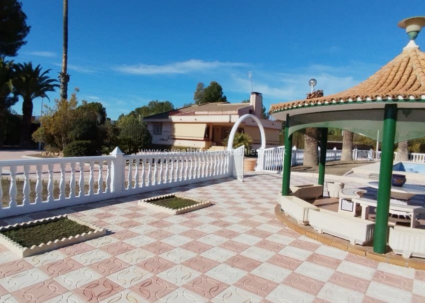 3 soveværelse Finca/Landehus til salg i Sax med swimmingpool garage - € 525.000 (Ref: 10135214)