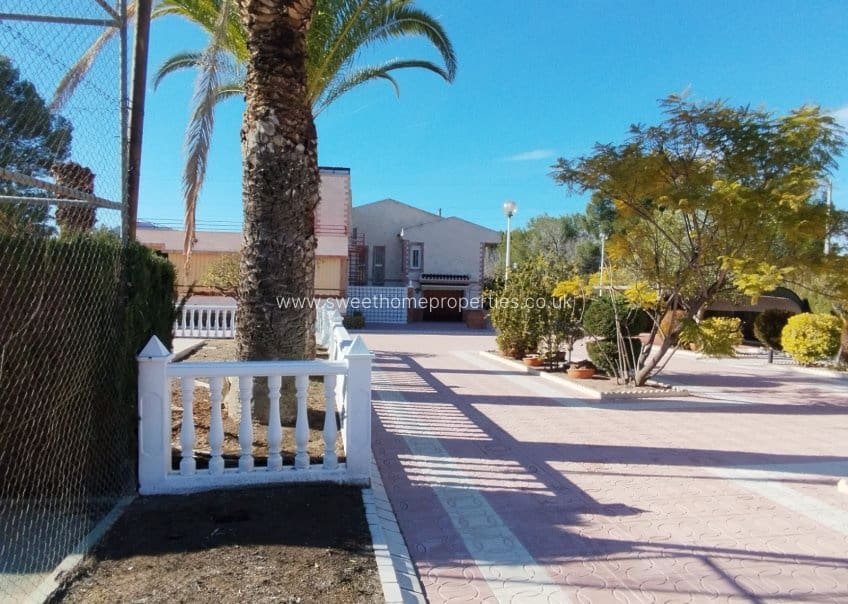 3 soveværelse Finca/Landehus til salg i Sax med swimmingpool garage - € 525.000 (Ref: 10135214)
