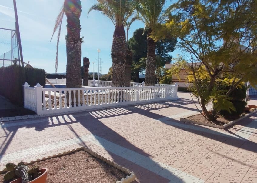 3 soveværelse Finca/Landehus til salg i Sax med swimmingpool garage - € 525.000 (Ref: 10135214)