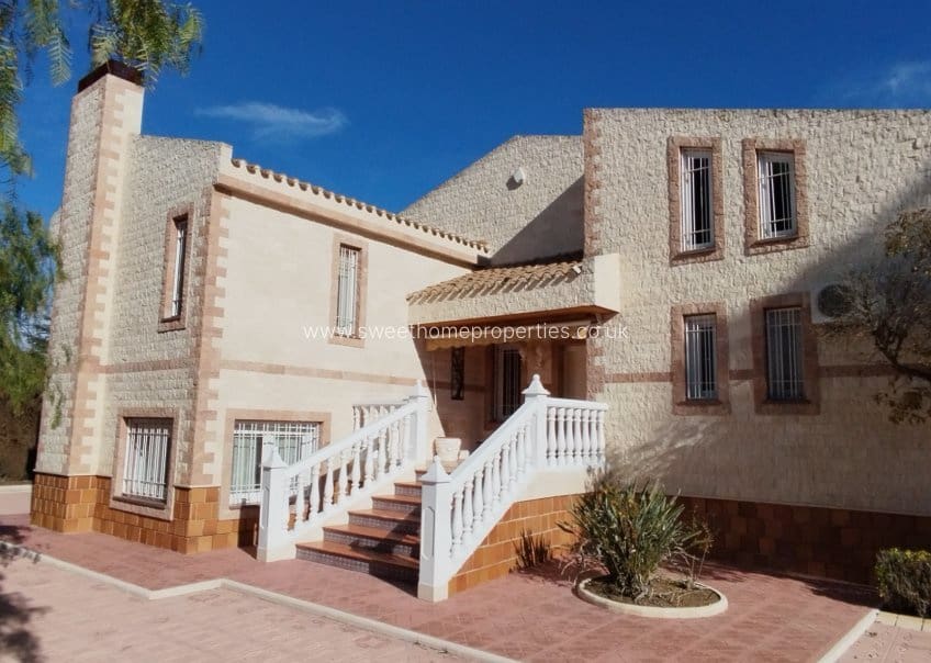 3 soveværelse Finca/Landehus til salg i Sax med swimmingpool garage - € 525.000 (Ref: 10135214)