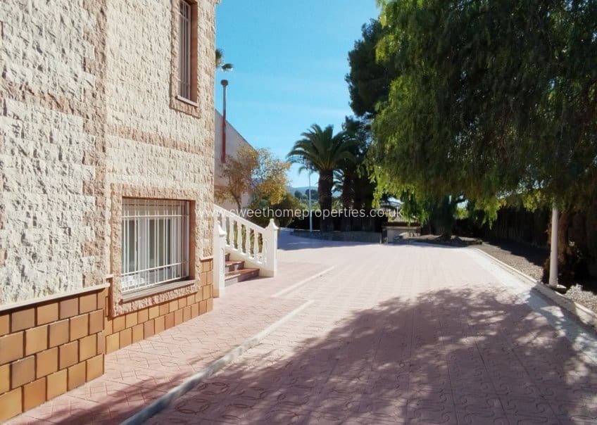 3 soveværelse Finca/Landehus til salg i Sax med swimmingpool garage - € 525.000 (Ref: 10135214)