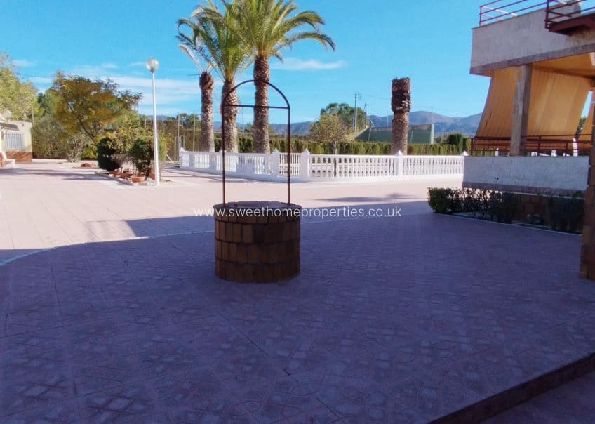 3 soveværelse Finca/Landehus til salg i Sax med swimmingpool garage - € 525.000 (Ref: 10135214)