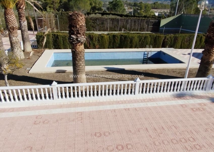 3 soveværelse Finca/Landehus til salg i Sax med swimmingpool garage - € 525.000 (Ref: 10135214)