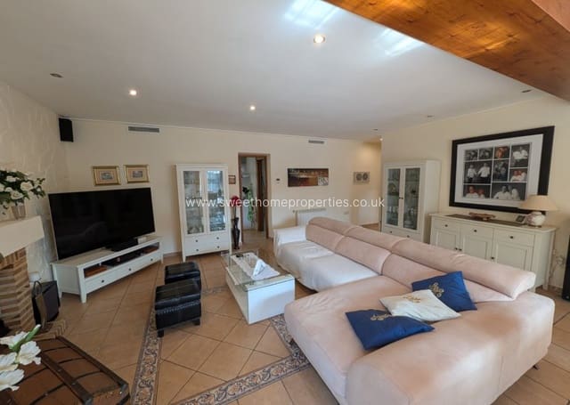 4 bedroom Finca/Country House for sale in Sax with pool garage - € 399,995 (Ref: 10154305)