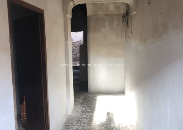 4 soverom Hus til salgs i Pinoso - € 65 000 (Ref: 10156162)