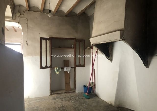 4 soverom Hus til salgs i Pinoso - € 65 000 (Ref: 10156162)