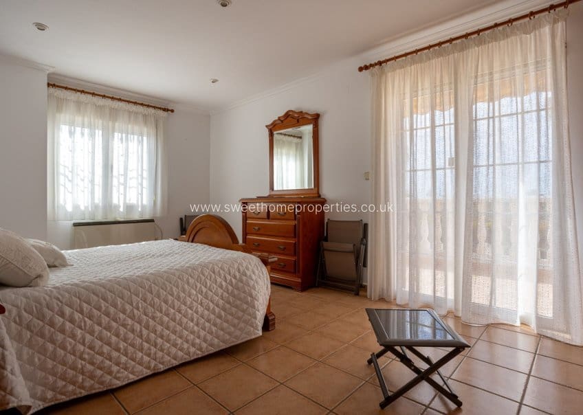 5 bedroom Finca/Country House for sale in La Hoya with pool garage - € 485,000 (Ref: 10163507)