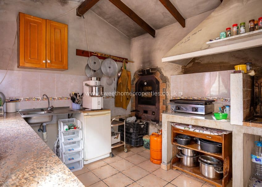 5 bedroom Finca/Country House for sale in La Hoya with pool garage - € 485,000 (Ref: 10163507)