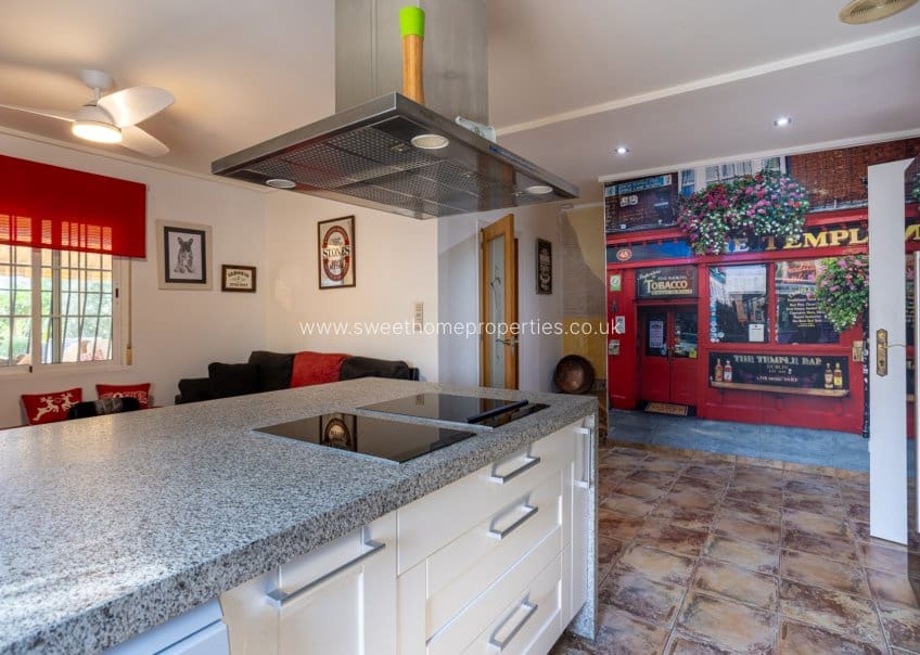 5 bedroom Finca/Country House for sale in La Hoya with pool garage - € 485,000 (Ref: 10163507)
