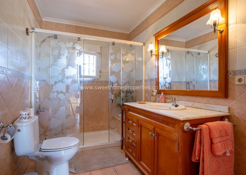 5 bedroom Finca/Country House for sale in La Hoya with pool garage - € 485,000 (Ref: 10163507)