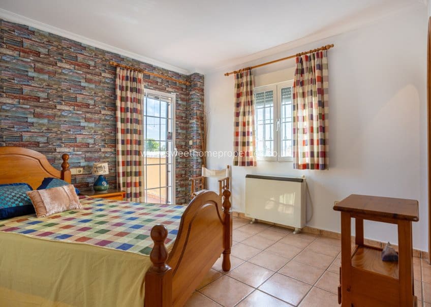 5 bedroom Finca/Country House for sale in La Hoya with pool garage - € 485,000 (Ref: 10163507)