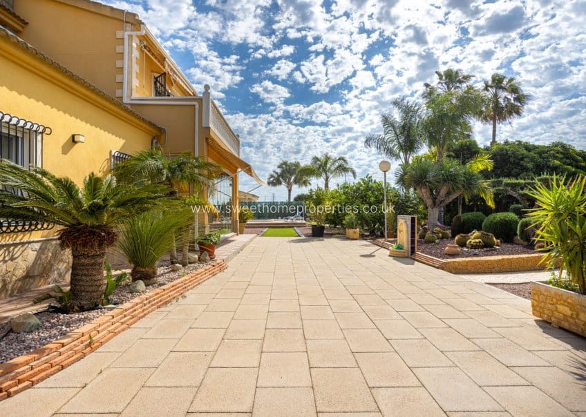 5 bedroom Finca/Country House for sale in La Hoya with pool garage - € 485,000 (Ref: 10163507)