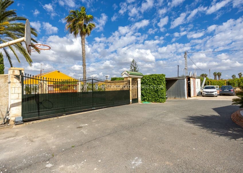 5 bedroom Finca/Country House for sale in La Hoya with pool garage - € 485,000 (Ref: 10163507)