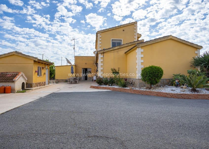 5 bedroom Finca/Country House for sale in La Hoya with pool garage - € 485,000 (Ref: 10163507)