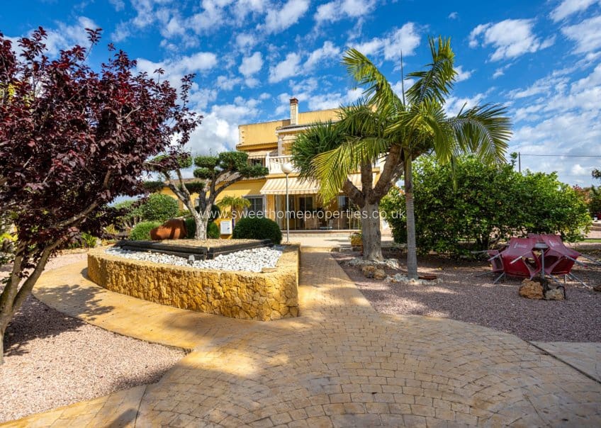 5 bedroom Finca/Country House for sale in La Hoya with pool garage - € 485,000 (Ref: 10163507)