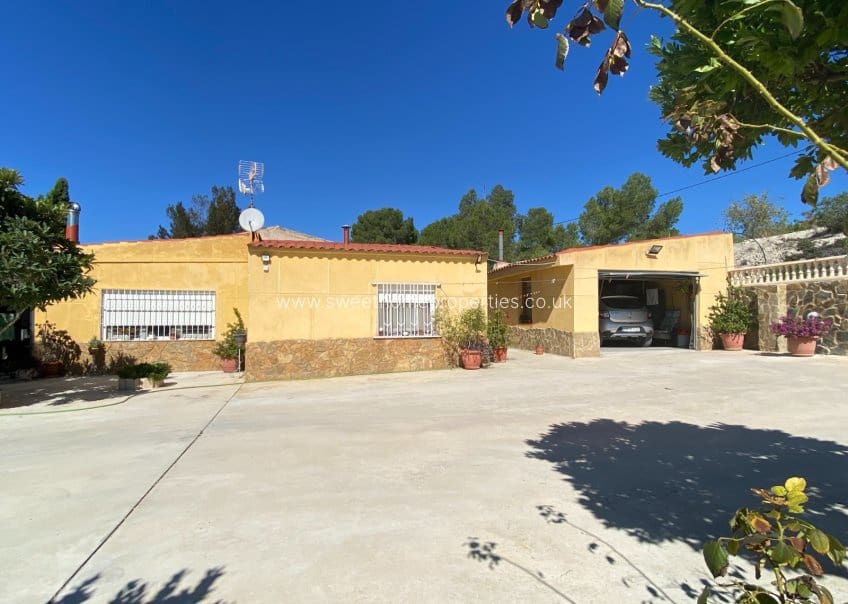 4 bedroom Finca/Country House for sale in Sax with pool garage - € 239,995 (Ref: 10165805)
