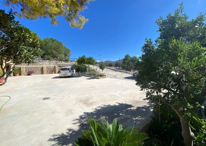 4 bedroom Finca/Country House for sale in Sax with pool garage - € 239,995 (Ref: 10165805)