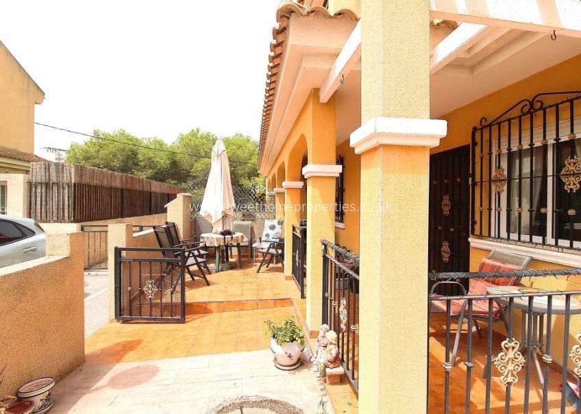3 bedroom Townhouse for sale in Playa Flamenca with pool garage - € 179,999 (Ref: 10167513)