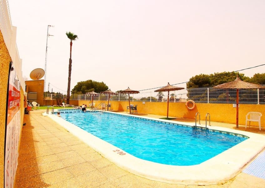 3 bedroom Townhouse for sale in Playa Flamenca with pool garage - € 179,999 (Ref: 10167513)