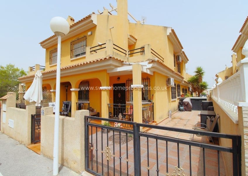 3 bedroom Townhouse for sale in Playa Flamenca with pool garage - € 179,999 (Ref: 10167513)
