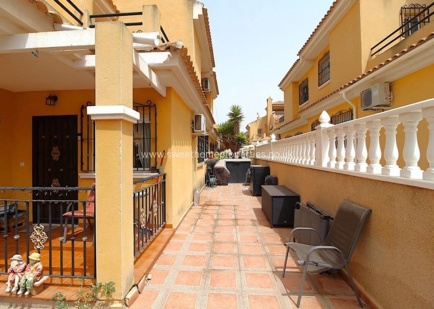 3 bedroom Townhouse for sale in Playa Flamenca with pool garage - € 179,999 (Ref: 10167513)