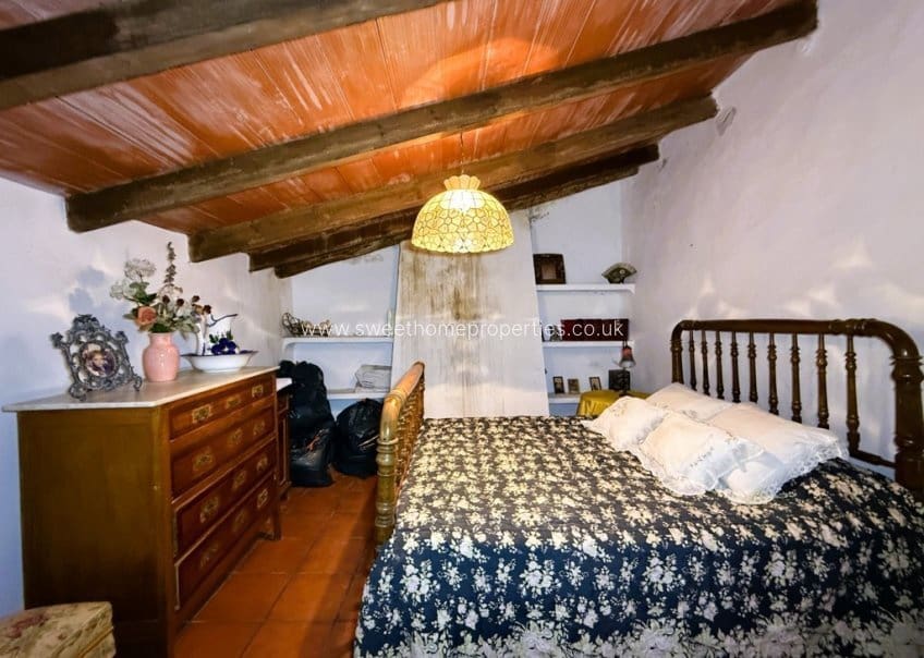 5 soveværelse Finca/Landehus til salg i L'Alguena / Alguenya - € 99.000 (Ref: 10172233)