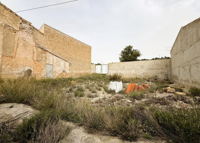 5 soveværelse Finca/Landehus til salg i L'Alguena / Alguenya - € 99.000 (Ref: 10172233)