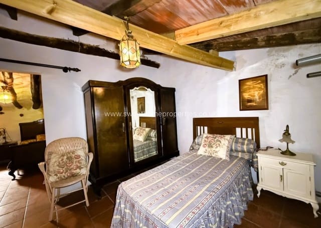 5 soveværelse Finca/Landehus til salg i L'Algueña / Alguenya - € 99.000 (Ref: 10172233)
