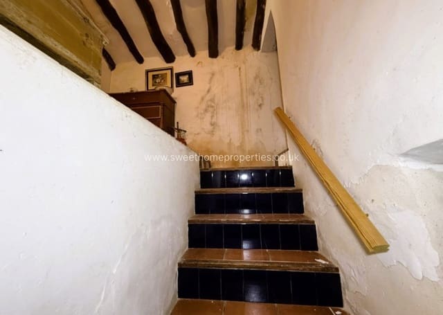 5 soveværelse Finca/Landehus til salg i L'Algueña / Alguenya - € 99.000 (Ref: 10172233)