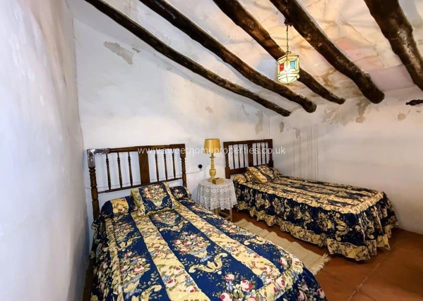 5 soveværelse Finca/Landehus til salg i L'Alguena / Alguenya - € 99.000 (Ref: 10172233)