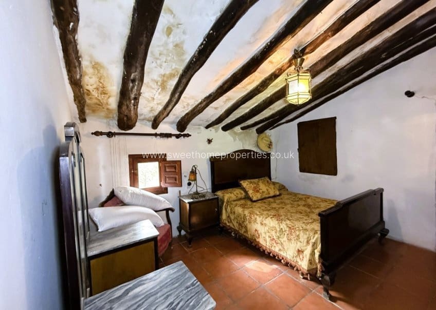 5 soveværelse Finca/Landehus til salg i L'Alguena / Alguenya - € 99.000 (Ref: 10172233)