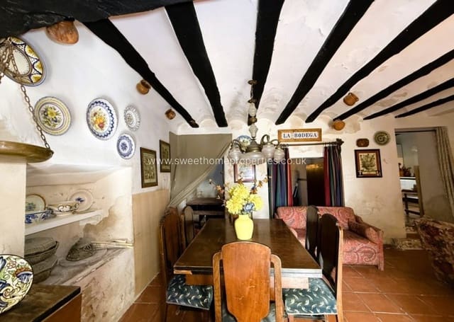 5 soveværelse Finca/Landehus til salg i L'Algueña / Alguenya - € 99.000 (Ref: 10172233)