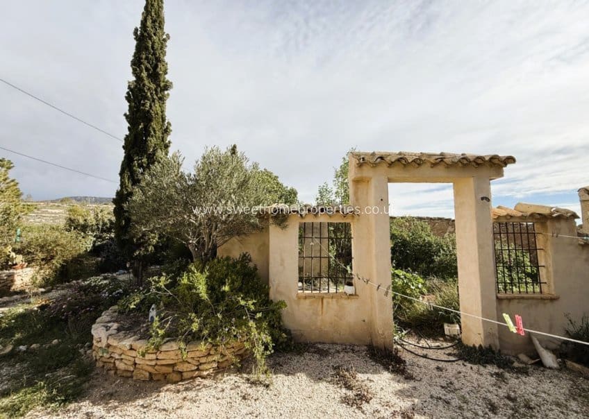 3 Zimmer Finca/Landgut zu verkaufen in Pinoso mit Pool Garage - 129.000 € (Ref: 10172234)