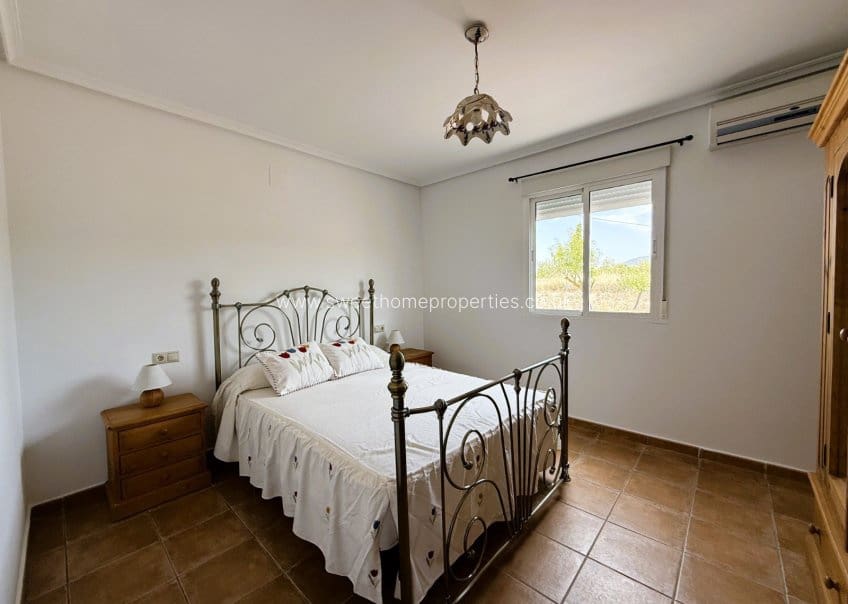 3 slaapkamer Finca/Landhuis te koop in Monovar / Monover met zwembad - € 320.000 (Ref: 10172713)