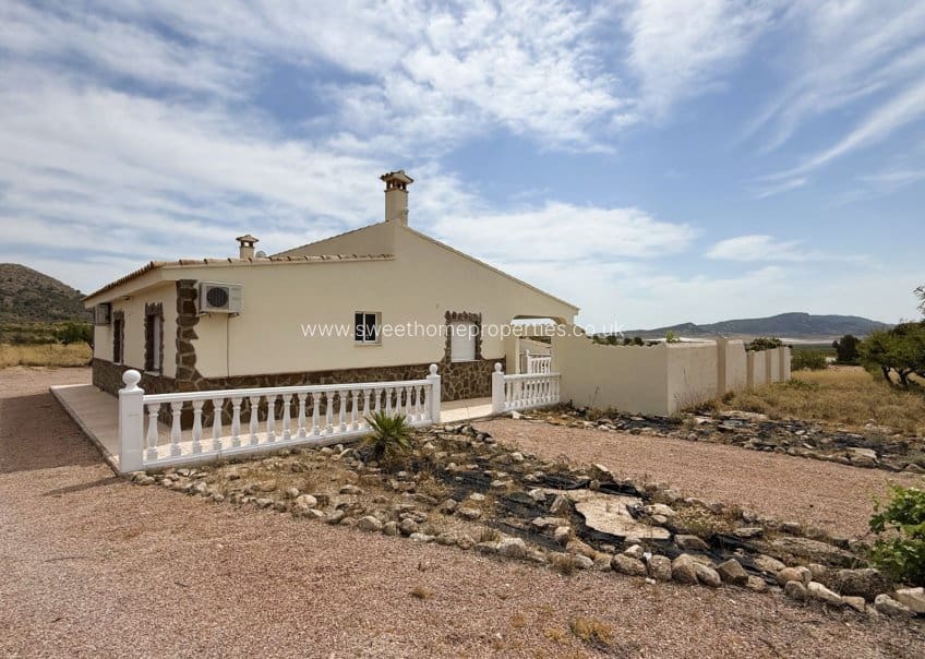 3 slaapkamer Finca/Landhuis te koop in Monovar / Monover met zwembad - € 320.000 (Ref: 10172713)