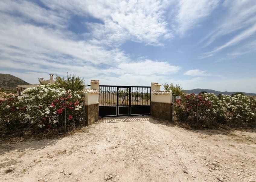 3 slaapkamer Finca/Landhuis te koop in Monovar / Monover met zwembad - € 320.000 (Ref: 10172713)