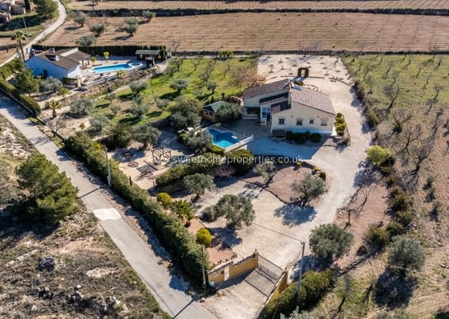 3 soverom Finca/Herregård til salgs i La Zarza, Jumilla med svømmebasseng garasje - € 395 000 (Ref: 10179604)