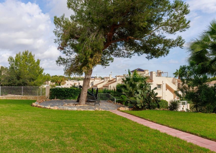 3 bedroom Villa for sale in Las Ramblas Golf with pool garage - € 269,000 (Ref: 10182194)