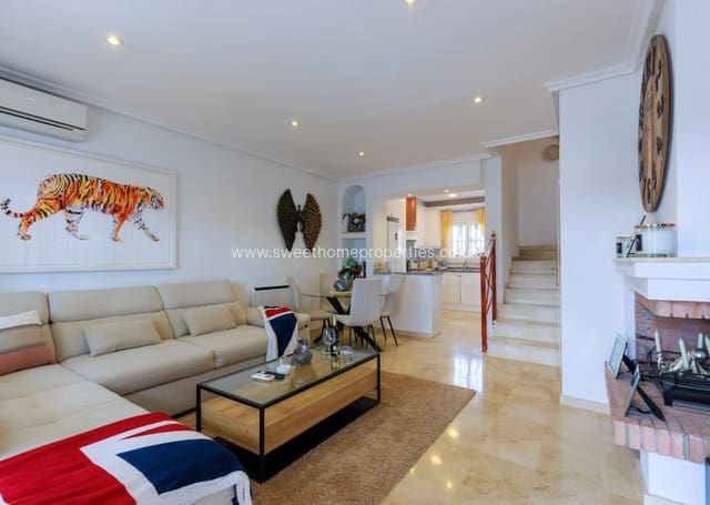 2 soveværelse Byhus til salg i Villamartin, Orihuela med swimmingpool - € 265.000 (Ref: 10182195)