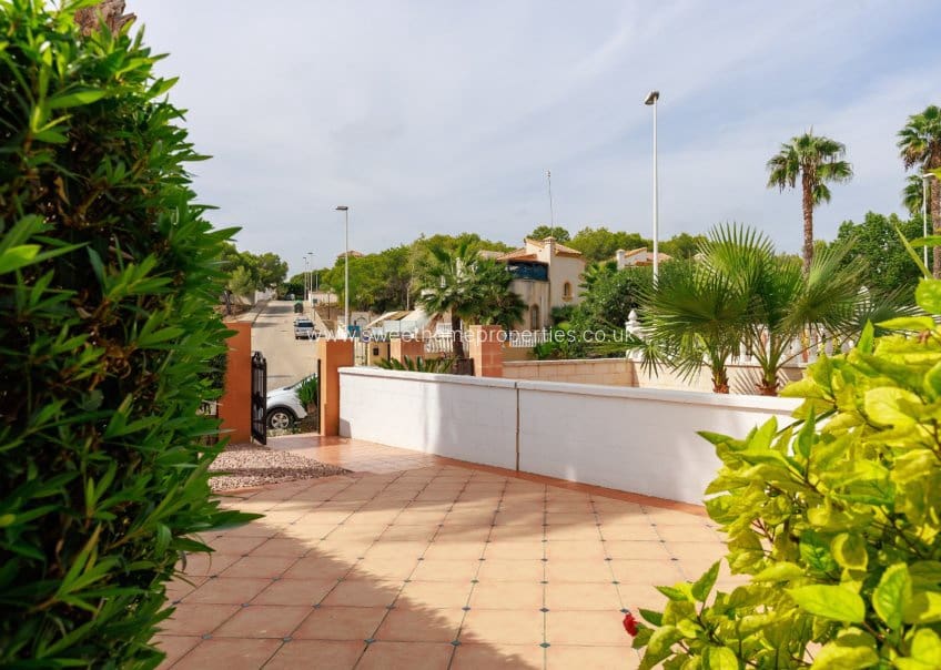 2 soveværelse Byhus til salg i Villamartin med swimmingpool - € 265.000 (Ref: 10182195)